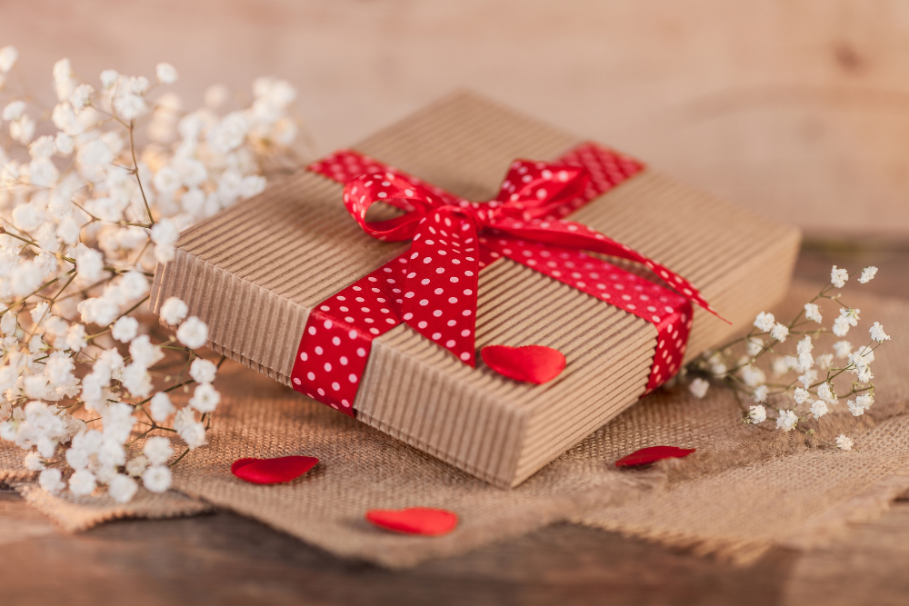 7 Romantic Gifts Ideas For Your Man To Melt His Heart