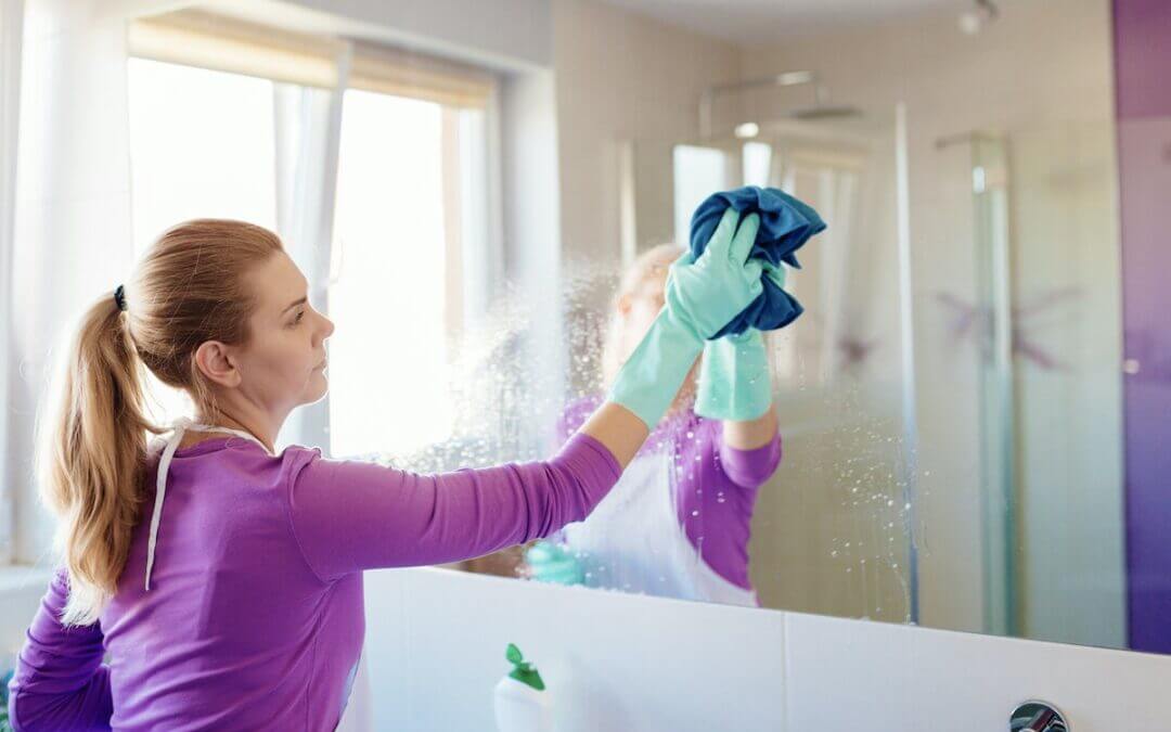BATHROOM MIRROR CLEANING TIPS