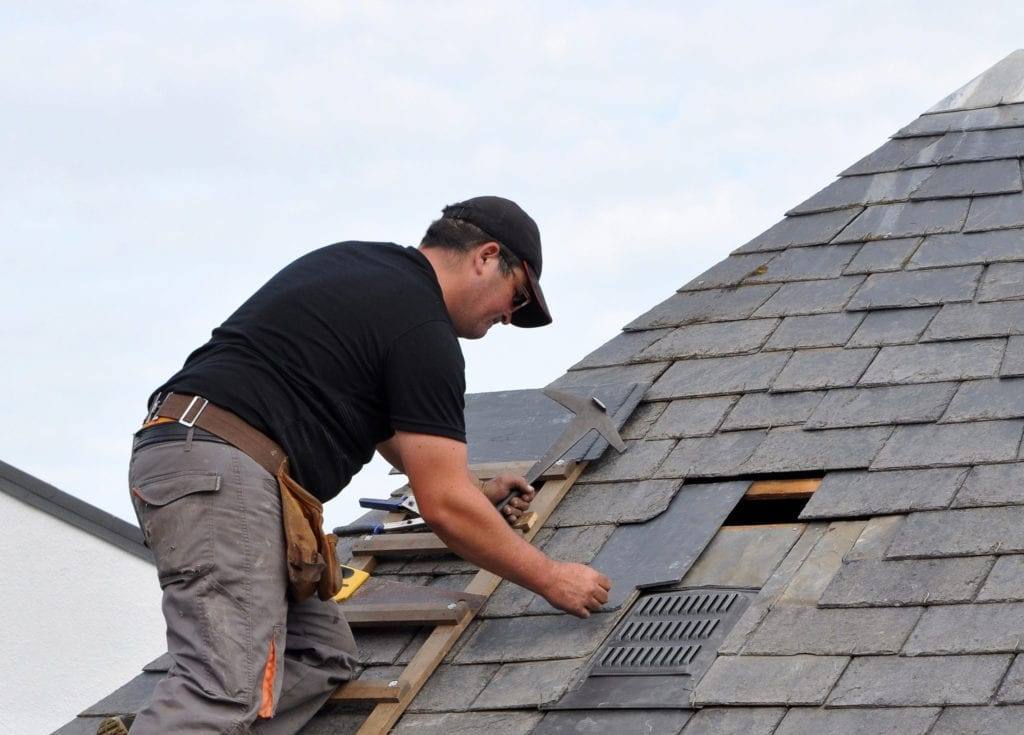 How to Choose a Reputable Contractor for Roof Damage Repair