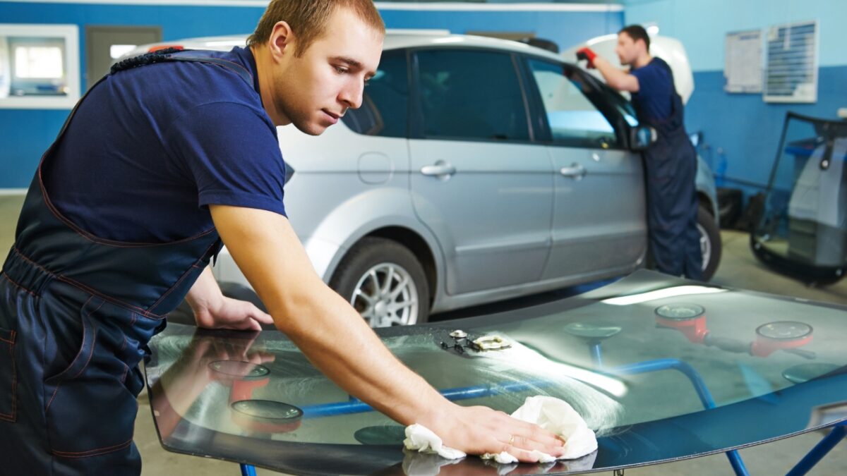 Roadside Assistance: Quick Solutions for Windshield Replacement in Calgary