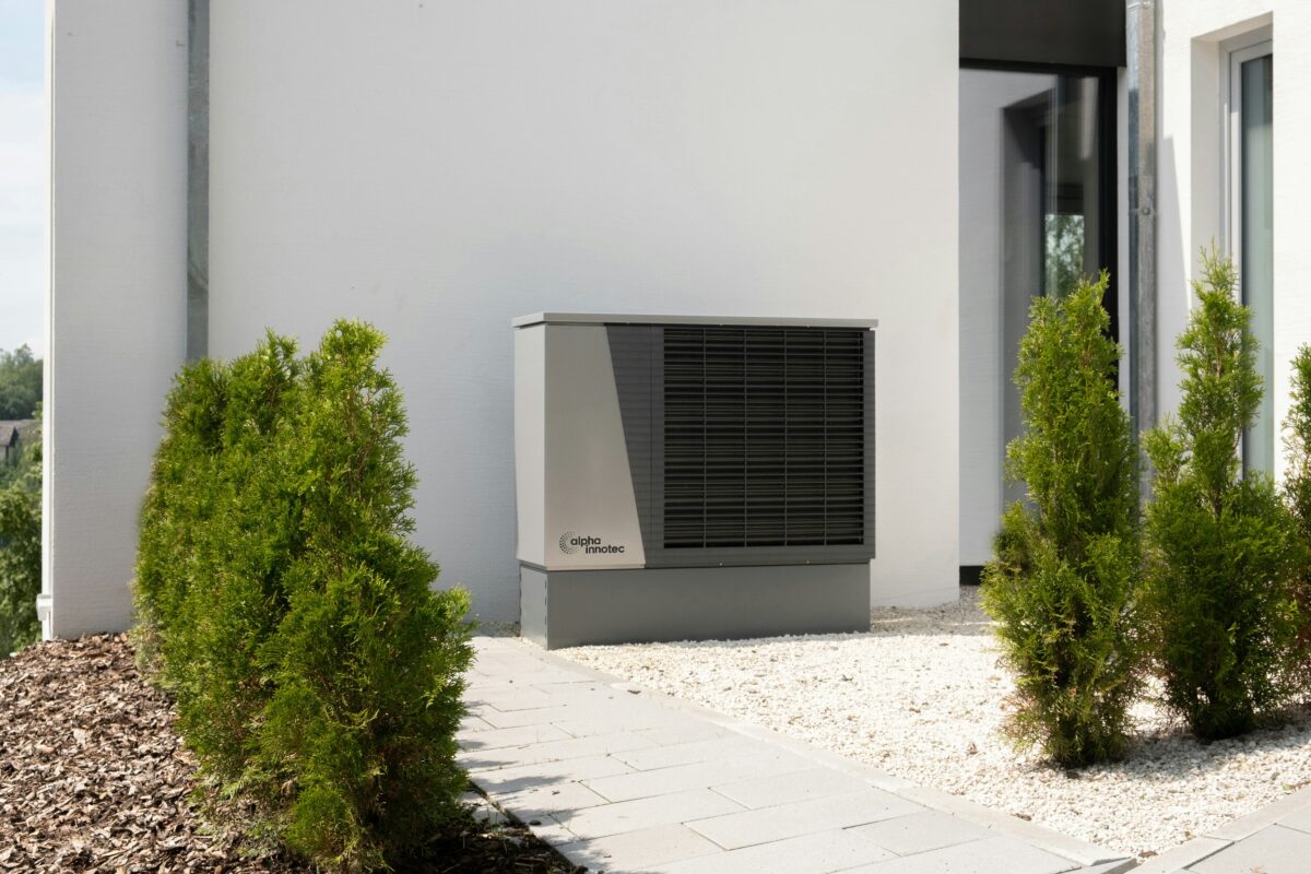Embracing the Sun: How Solar Heat Pumps Offer a Sustainable Solution for Home Comfort