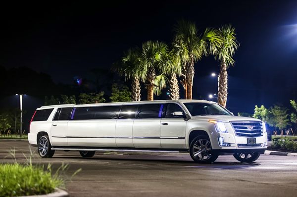 We Provide Luxury Limousine and Car Service in Brooklyn