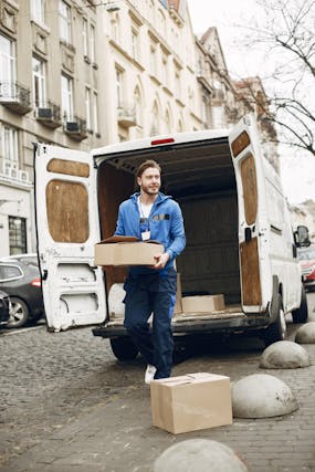 How Man and Van Services Optimize Your Relocation Experience