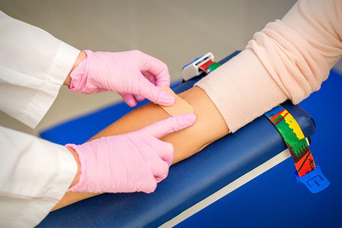 Why Should I Get a Diagnostic Blood Test at Home in Dubai?