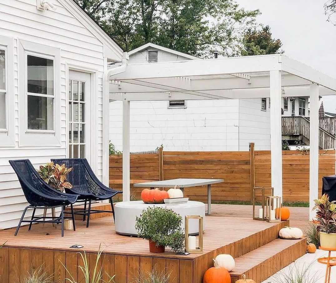 Small Backyard Deck Designs Clever Layouts and Elegant Features to Create a Relaxing Outdoor Haven in Compact Living Spaces.