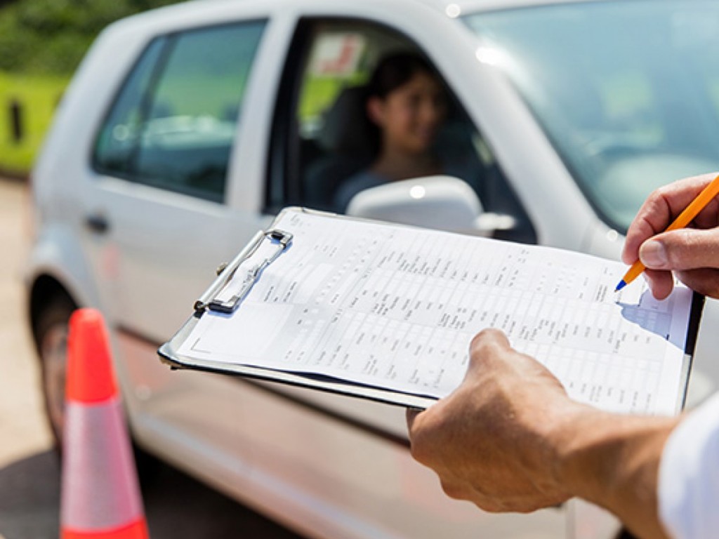 Car Lessons Near Me: Finding the Best Driving School for Your Needs