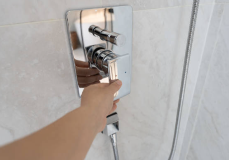 UNDERSTANDING THERMOSTATIC MIXING VALVES: HOW THEY WORK AND WHY THEY’RE IMPORTANT