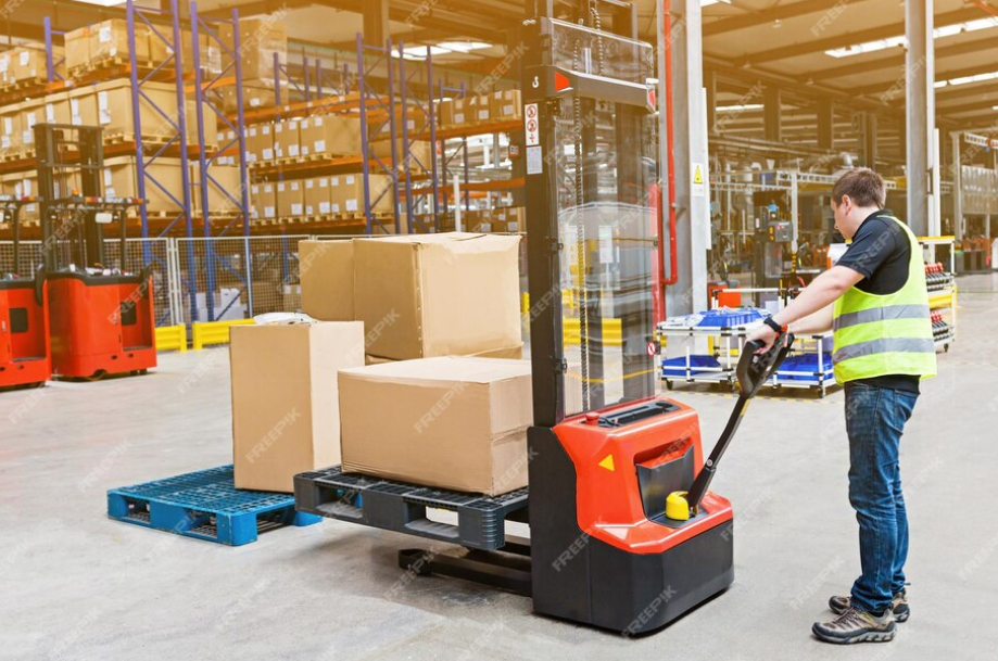 The Workhorse of Warehouses: A Guide to Manual Pallet Trucks