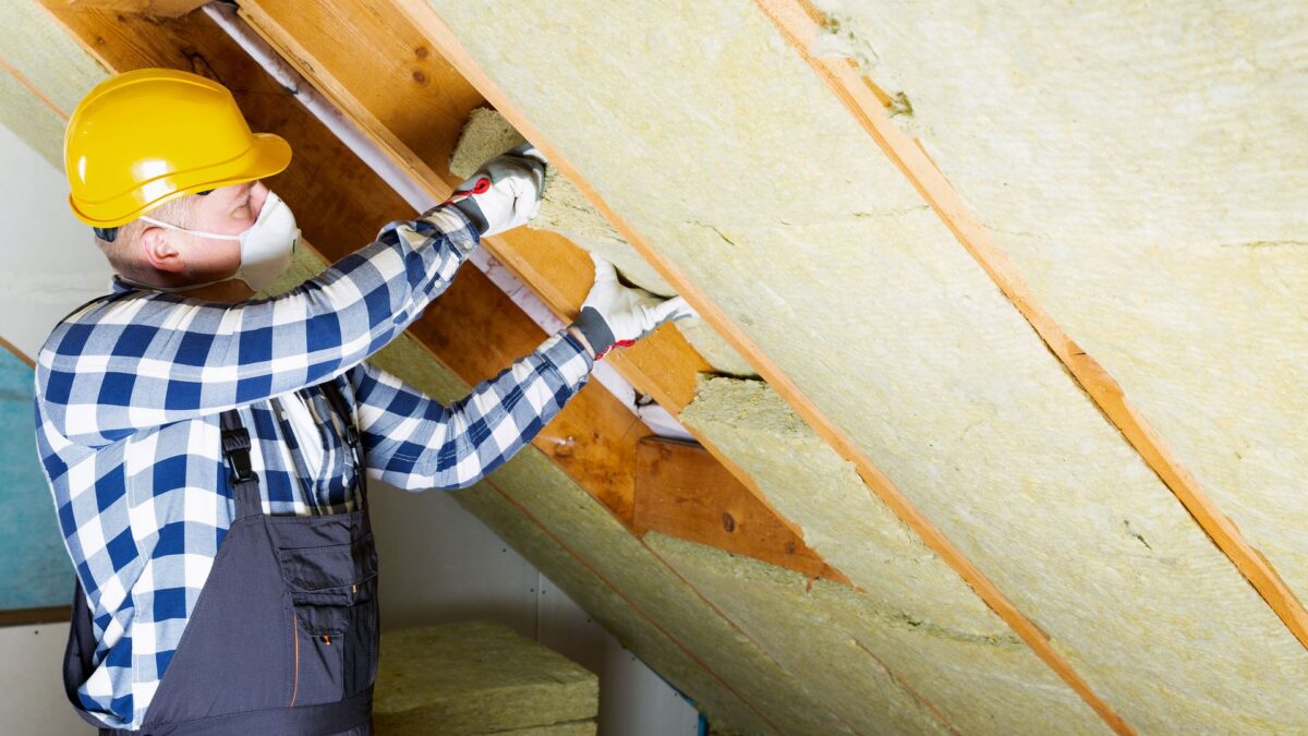 Keep Cozy Year-Round | The Benefits of Professional Insulation Services