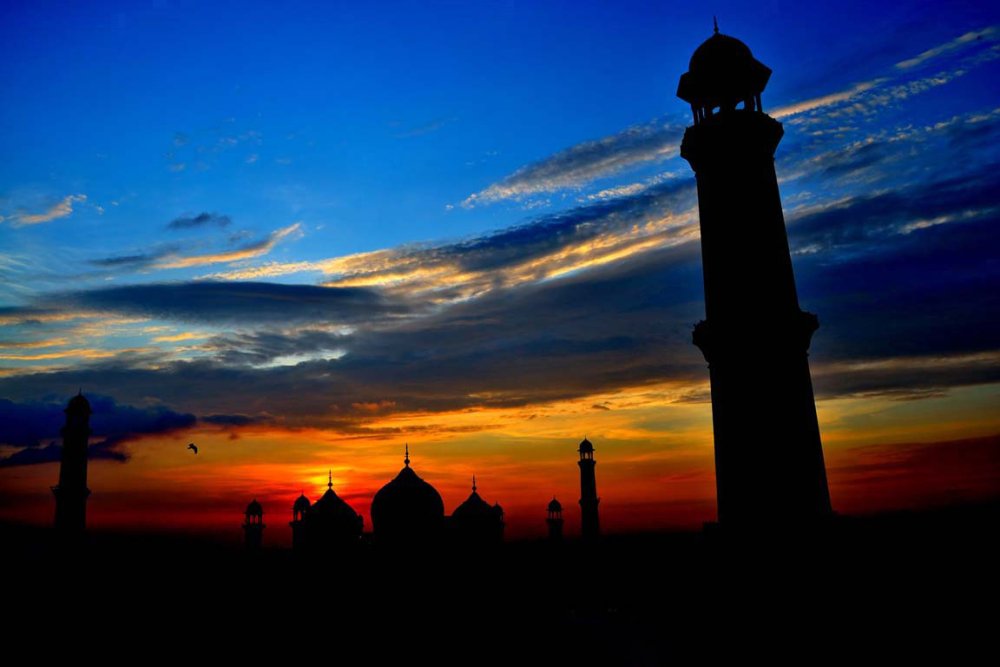 Islamic Perspectives on Daily Life: Balancing Faith and Modernity
