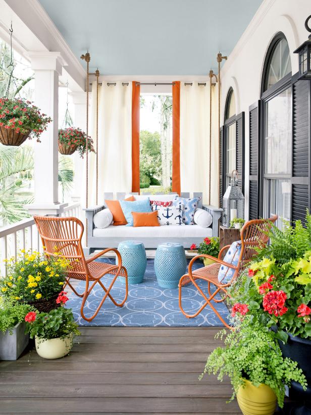How to Decorate Your Front Porch: Tips and Inspiration