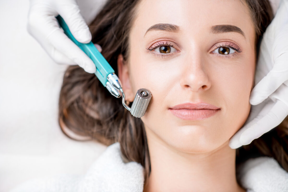 Are there any risks to microneedling?