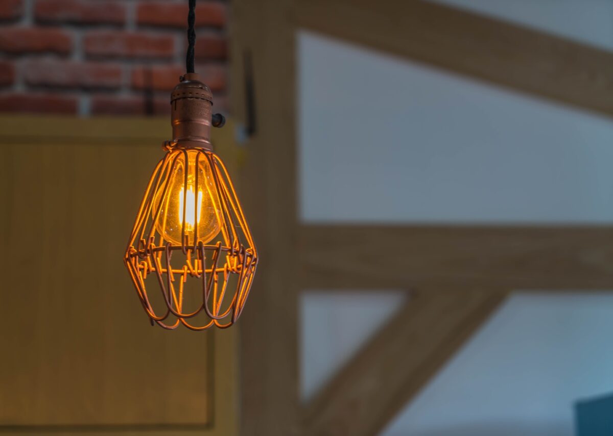 How to Choose Post Lights to Illuminate Key Areas of Your Outdoor Space