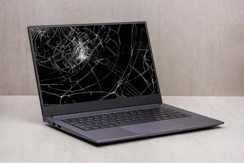 Cracked Laptop Screen in Dubai? How to Fix It Fast!