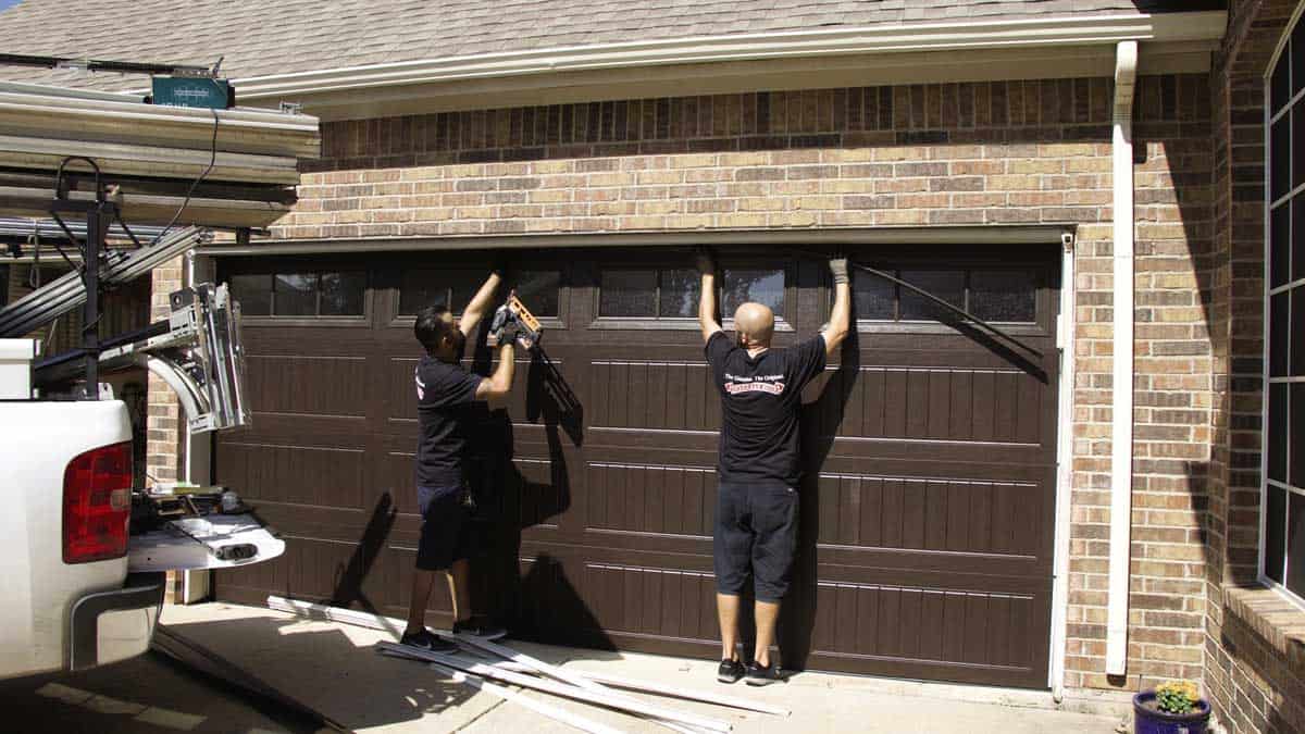 How Much Does Garage Door Repair Cost in The Woodlands?