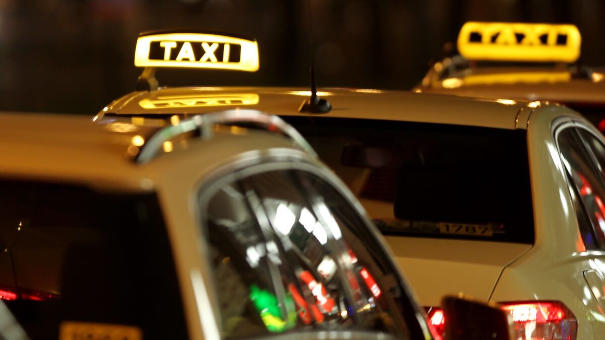 Birmingham Airport Taxis: Fast, Safe, and Affordable Transfers