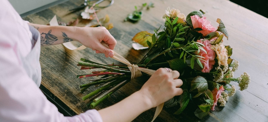 Creating a Seasonal Wedding Bouquet: Tips and Inspiration