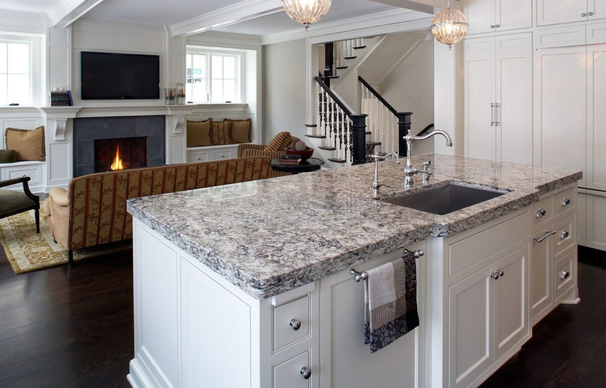 How to Pair Dark Quartz Countertops with Cabinets and Backsplashes