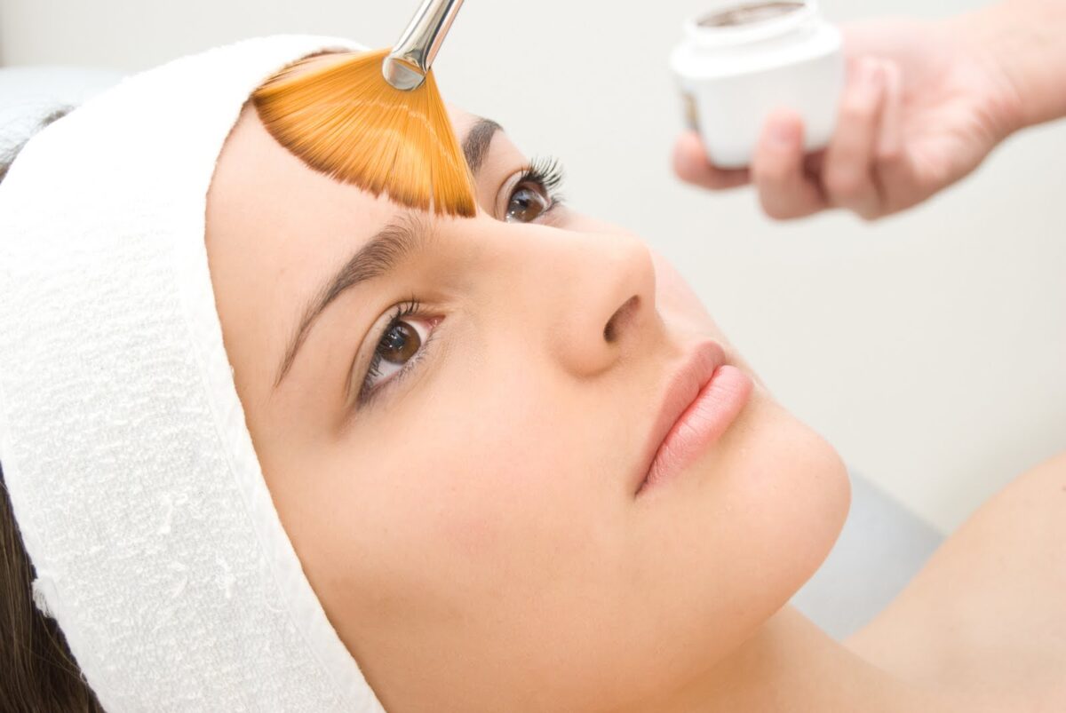 Maintaining Glowing Skin in Dubai with Regular Chemical Peels